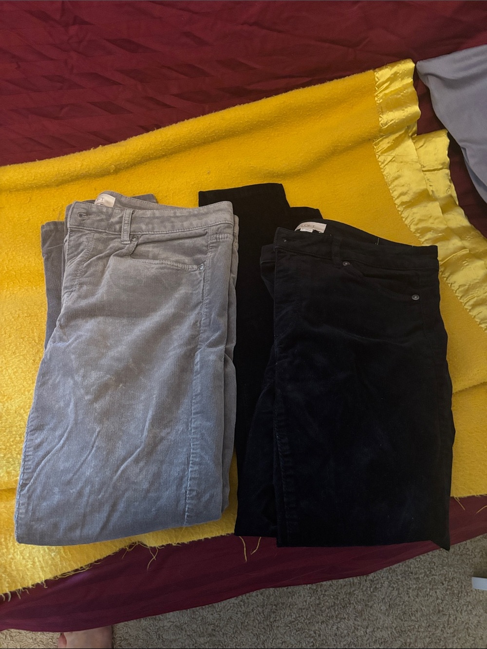 Sz 6. 2 pairs Ann Taylor Loft Curvy Skinny corduroy Pants Bundle in Gray, Black